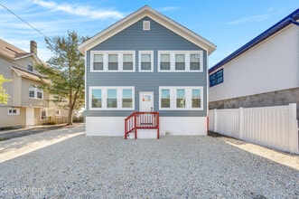 Building Photo - 231 Blaine Ave