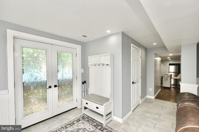 Building Photo - 5576 Neddleton Ave