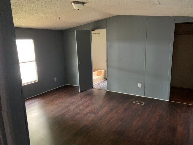 Foto del edificio - 2613 E Coffelt Rd