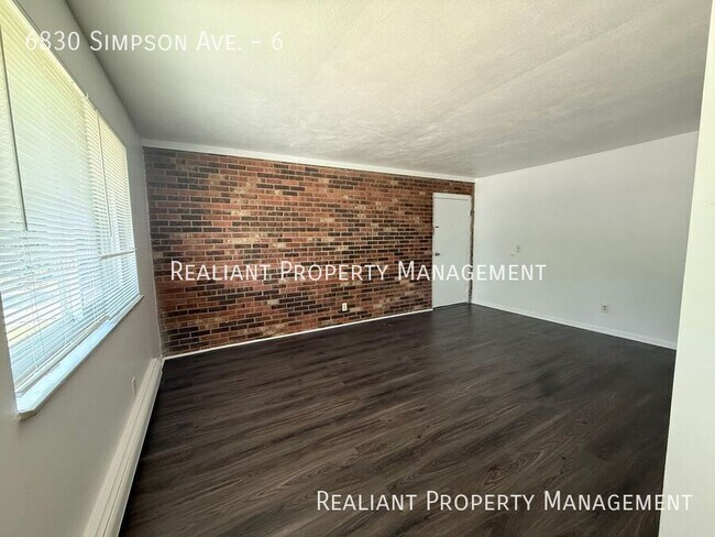 Foto del edificio - 6830 Simpson Ave