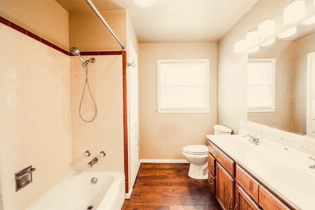 Building Photo - Beautiful Home in Medical District!