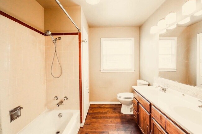 Foto del edificio - Beautiful Home in Medical District!