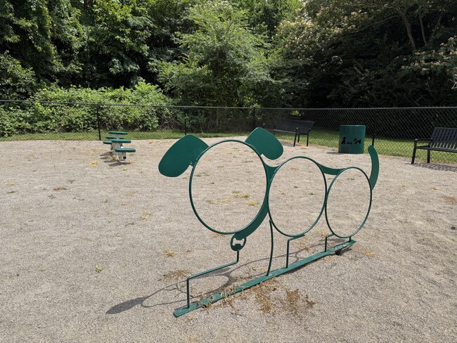 Building Photo - Cloisters of Concord