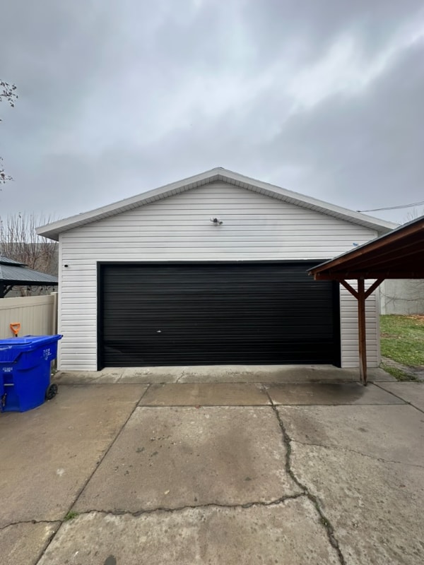 Foto del edificio - 8169 Ivy Dr