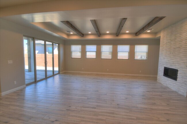 Foto del edificio - Custom Home in a Gated Community