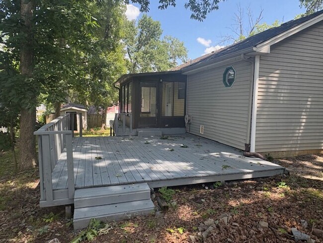 Building Photo - COMING SOON  LaVergne 3BR/1BA new floors, fresh paint, 1 acre lot
