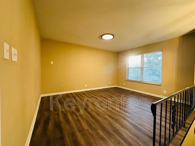 Foto del edificio - 918 W Forest Blvd