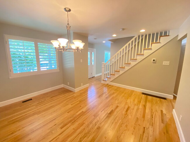 Building Photo - Updated 4 Bed 3.5 Bath Craftsman Style Hom...