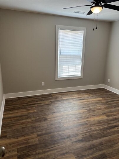 Foto del edificio - 1355 Woodlawn Rd