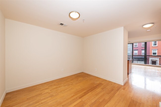 Foto del edificio - 222 Montgomery St