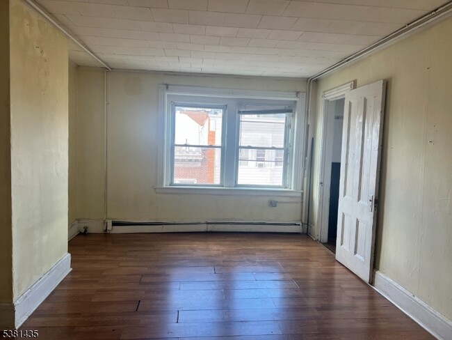 Foto del edificio - 416-418 E Main St