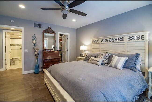 Foto del edificio - Completely remodeled and updated condo loc...