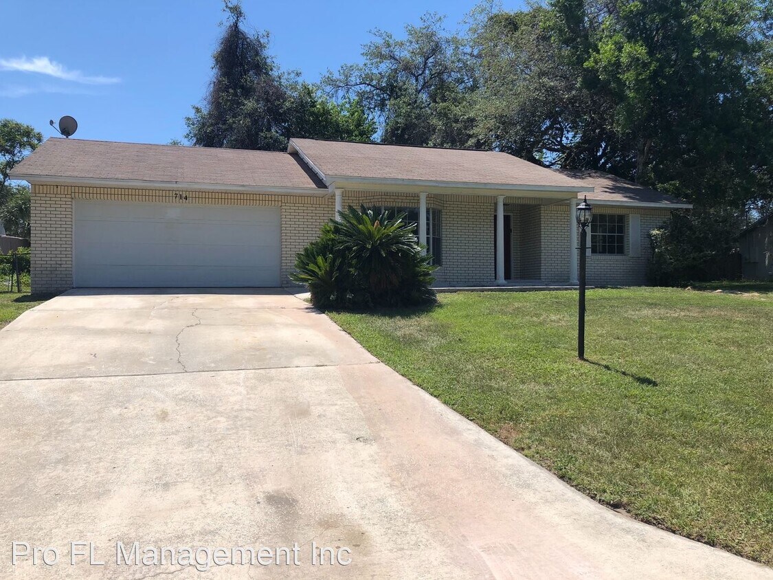 Foto principal - 2 br, 2 bath House - 714 Red Coach Ave.