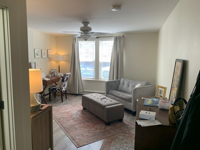 Foto del edificio - 430 E 3rd St