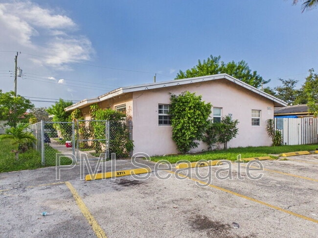 Foto del edificio - 2711 NW 1st St