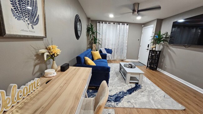 Building Photo - 7103 Oxford Ave