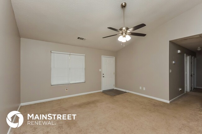 Building Photo - 117 Star Lake Dr