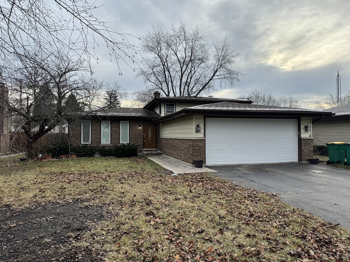 Primary Photo - 810 MacGregor Rd