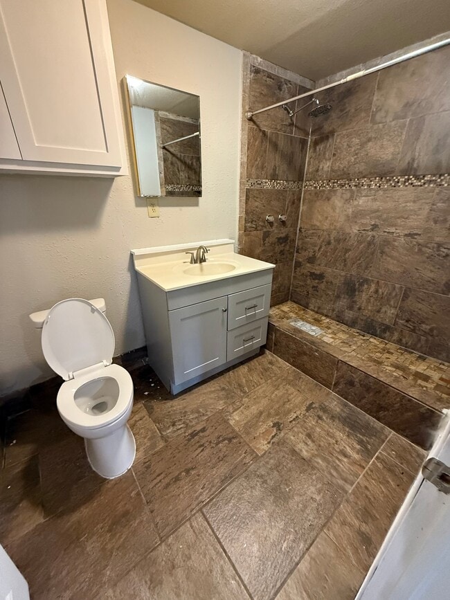Foto del edificio - 1645 E 54th St N