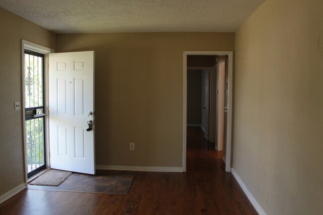 Foto del edificio - Sit on Your Front Porch & Enjoy! MOVE IN S...