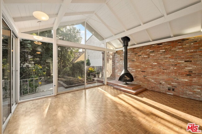 Building Photo - 440 24th St