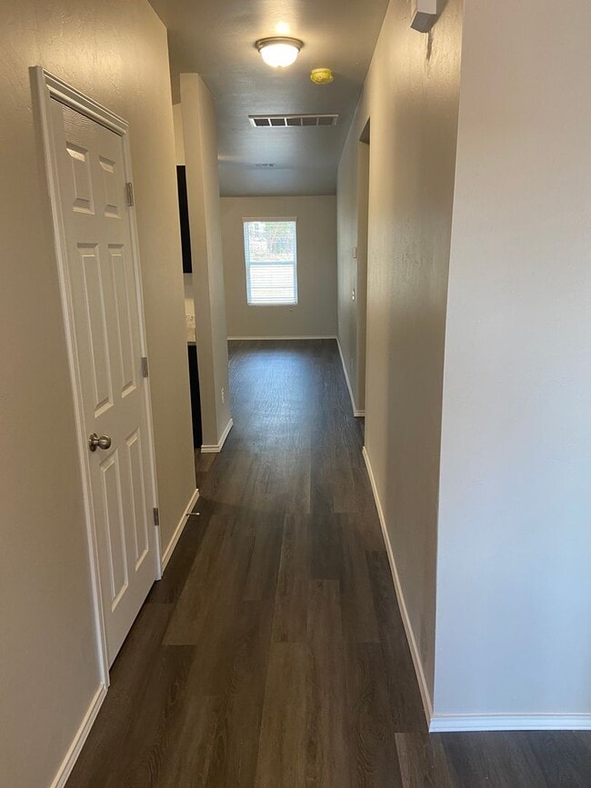 Building Photo - Three Bedroom | Two Bathroom Home in Mustang Farms