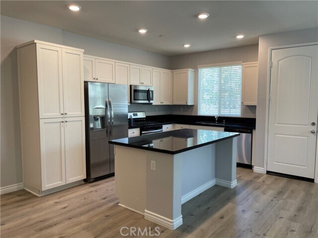 Foto del edificio - 2142 Lavender Ln