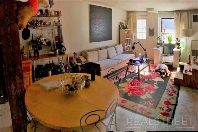 Foto del edificio - Spacious 2 Bed LOFT in Williamsburg!