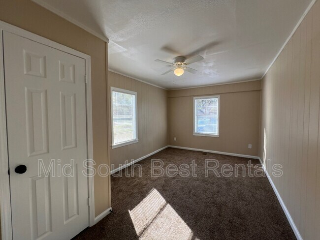 Building Photo - 4946 Newton Dr