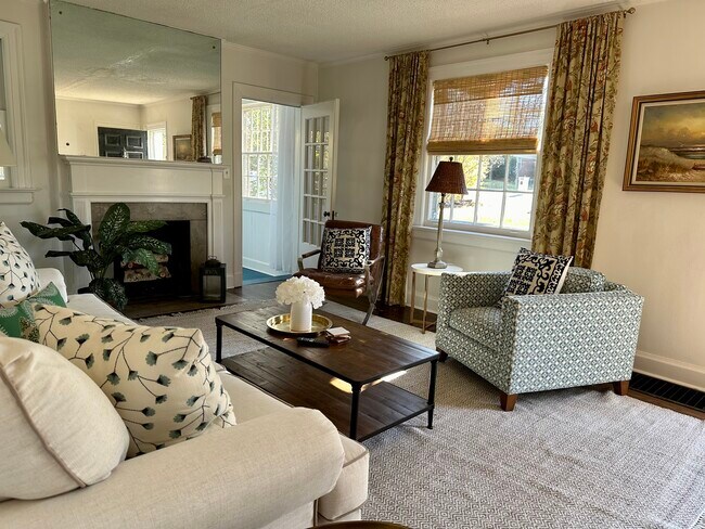 Foto del edificio - 1900 Lombardy Ave