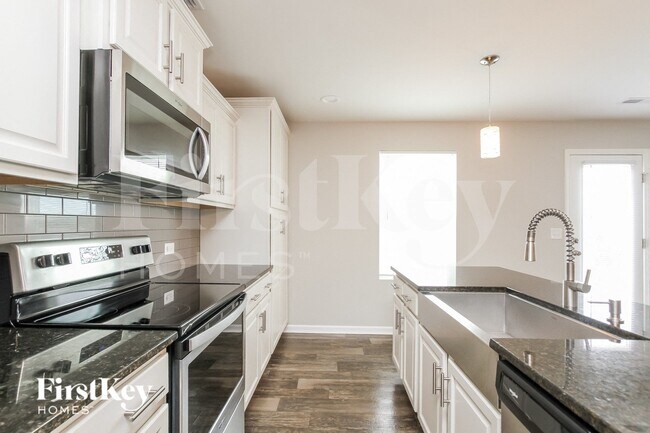 Foto del edificio - 167 Hidden Lakes Rd