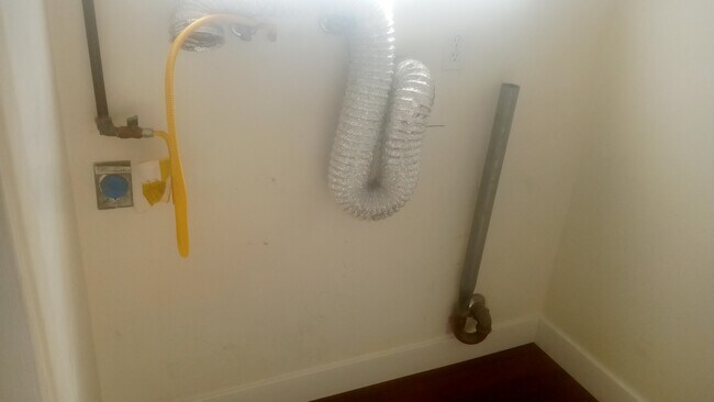 Laundry Hookups - 4840 Arden Dr