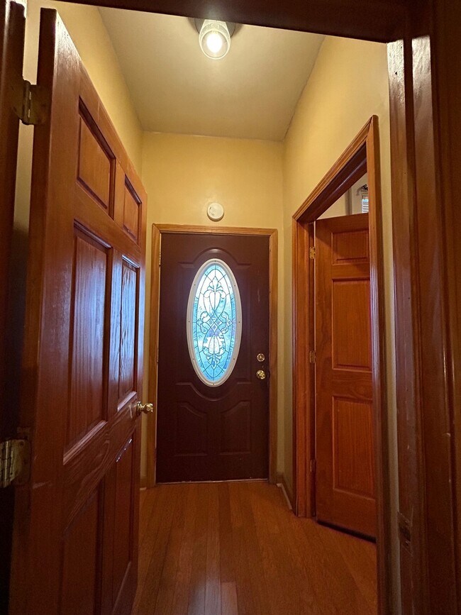 Private Front Entance - 960 N 34th St