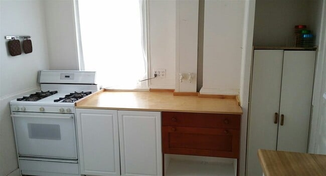 Building Photo - 1009 Garnett Place Apt #1, Evanston, IL 60...