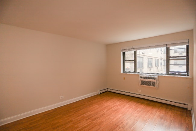 Photo - 606 W Cornelia Ave Apartment