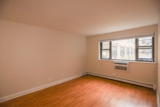 Building Photo - 606 W Cornelia Ave