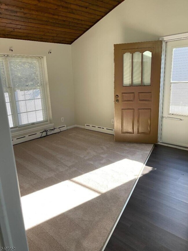 Foto del edificio - 820 Rhine Blvd