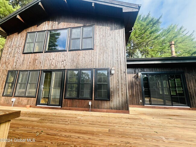Foto del edificio - 324 Plank Rd
