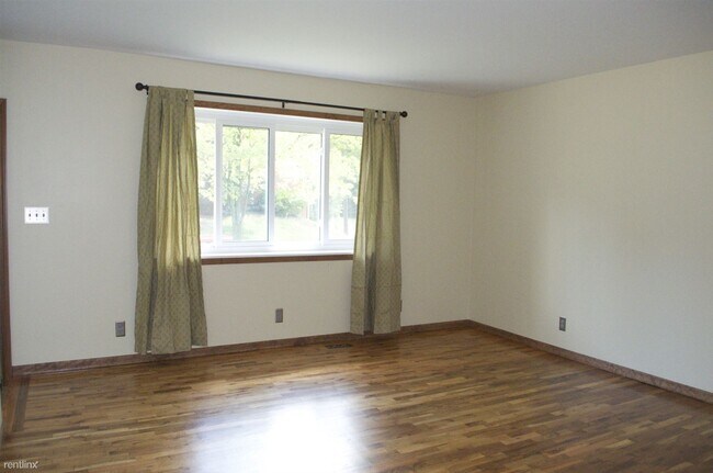 Building Photo - 3 br, 1 bath House - 603 Manor Dr