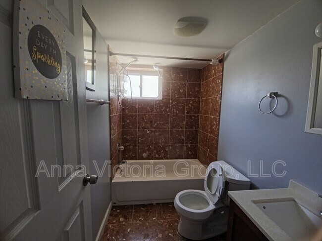 Foto del edificio - 2317 Roslyn Ave