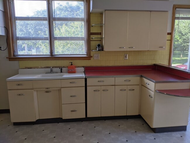 Kitchen - 3658 S Damen Ave
