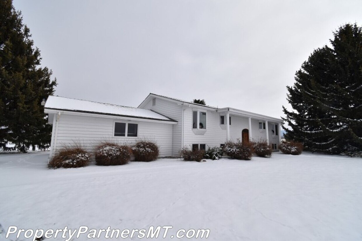 Primary Photo - This is a beautiful Farmhouse on 5 Acres.