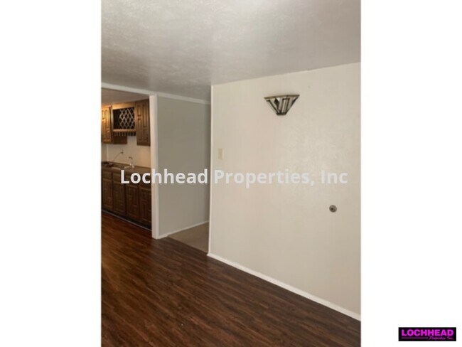 Foto del edificio - 3101 Powell Dr