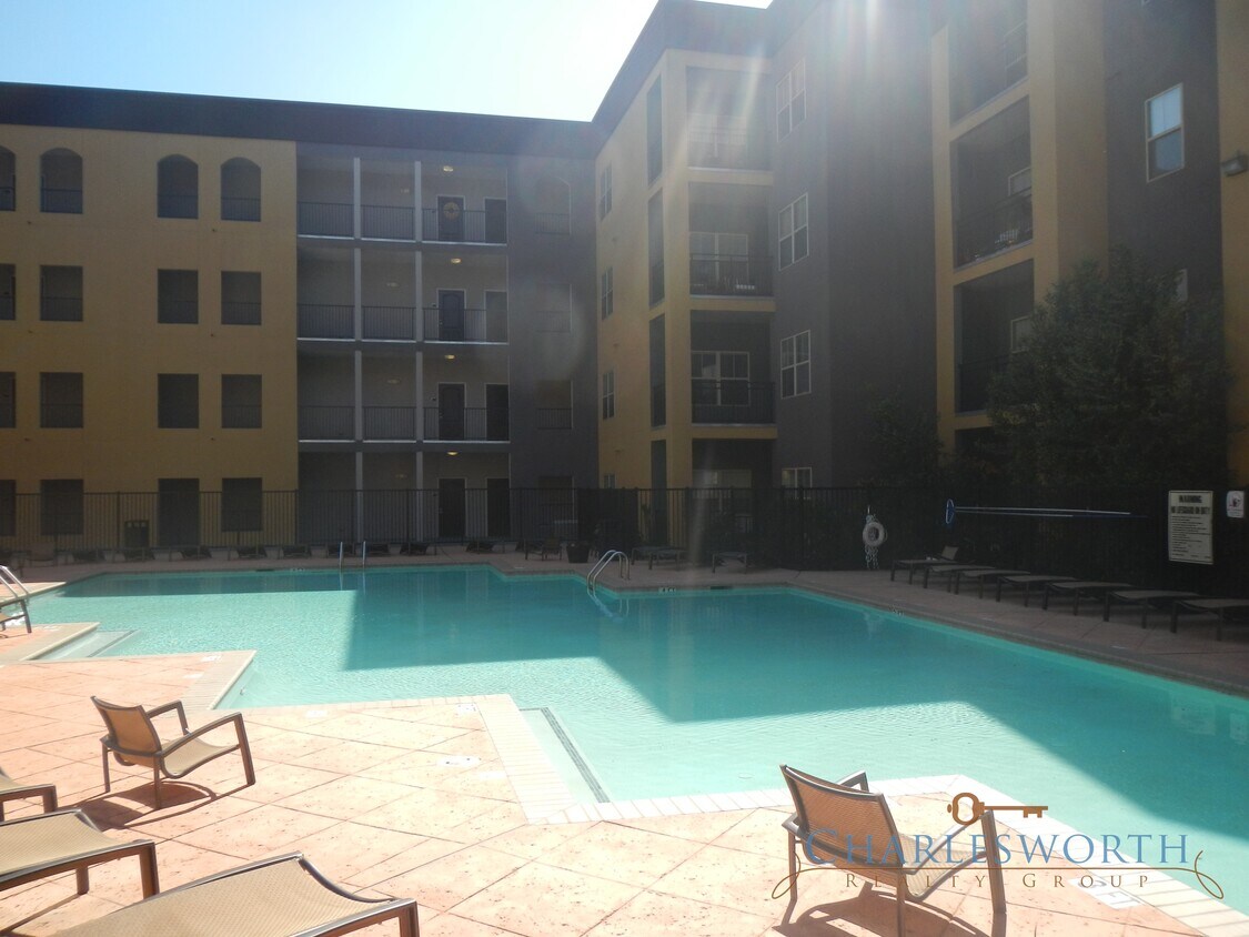 Primary Photo - 1700 Commerce Dr NW