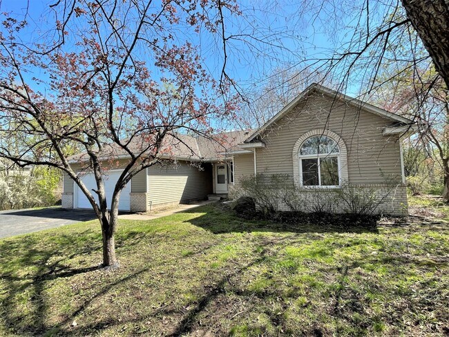 Building Photo - 1456 McKnight Rd N
