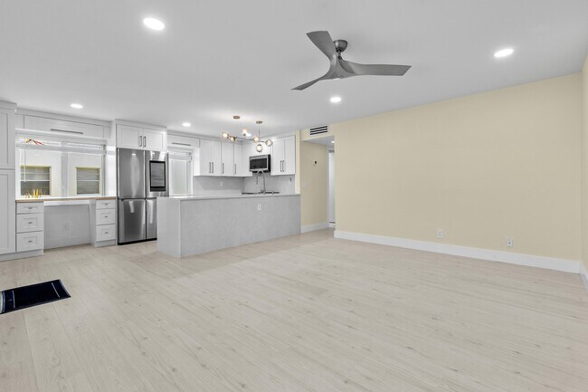 Building Photo - 969 Normandy U