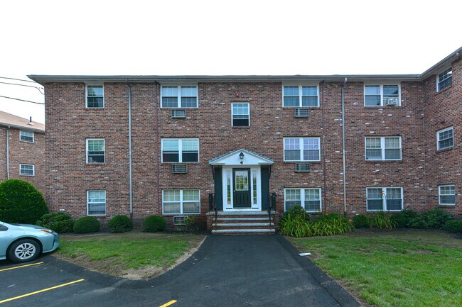 Foto del edificio - 4 Colonial Village Dr