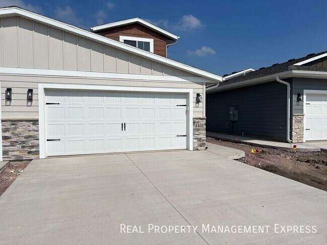 Foto del edificio - Beautiful 3 Bedroom 2.5 Bathroom Townhome