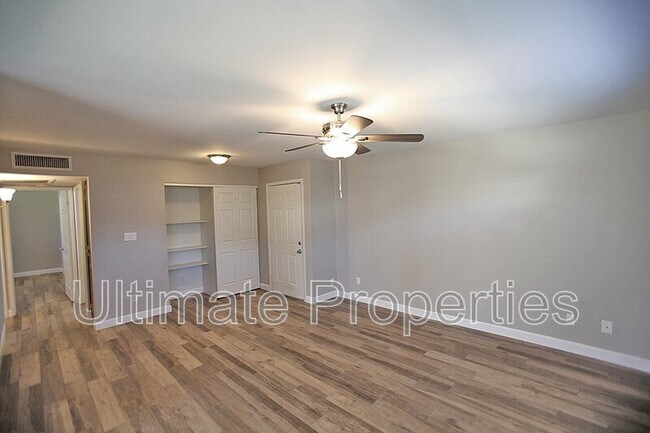 Building Photo - 5520 W Alice Ave