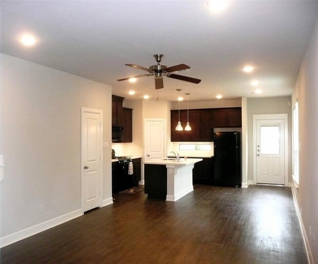 281 Woodland Hills Dr Unit A, Conroe, TX 77303 Condo for Rent in